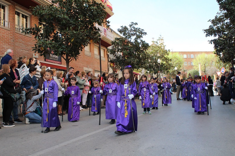 El colegio Santísima Trinidad celebra su ya tradicional procesión