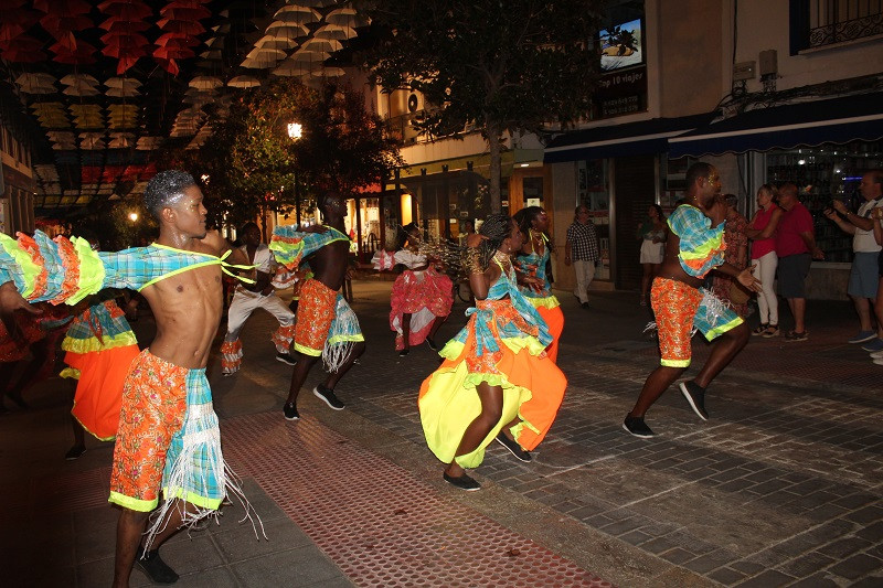 Colorido Y Ritmos Del Mundo En El Festival Internacional De Folklore